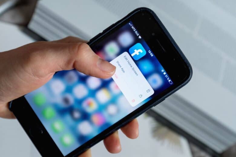 delete photos and screenshots